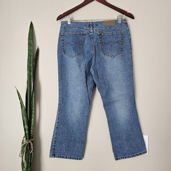 MARY K & Co | Midwash Lowrise Vintage Crop Denim Jeans - Picture 5 of 7